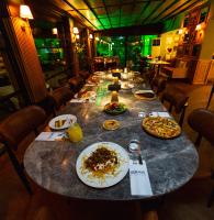 Jídlo v hotelu nebo okolí