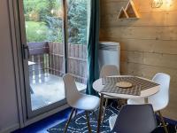 Balkón alebo terasa v ubytovaní Studio cosy au pied des pistes avec balcon et parking – La Salle-les-Alpes - FR-1-330F-215
