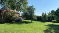 Ogród w obiekcie Gites de Marchet