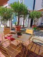 a table and chairs and trees in a courtyard at Hotel Bergbauer in Neuburg an der Donau