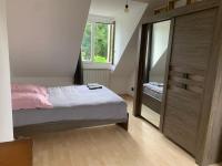 Łóżko lub łóżka w pokoju w obiekcie Maison piscine famille nombreuse 13 couchages