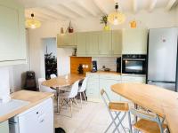 Kuchnia lub aneks kuchenny w obiekcie Maison piscine famille nombreuse 13 couchages