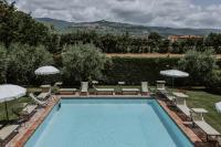 Bazén v ubytovaní Il Giardino Degli Ulivi alebo v jeho blízkosti