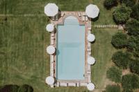 Bazén v ubytovaní Il Giardino Degli Ulivi alebo v jeho blízkosti