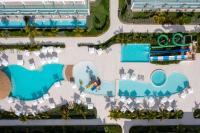 Piscina en o cerca de Serenade Punta Cana Beach & Spa Resort