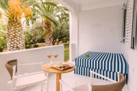 Posedenie v ubytovaní Brown Beach Chalkida Kosher Resort, a member of Brown Hotels