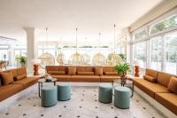 Posedenie v ubytovaní Brown Beach Chalkida Kosher Resort, a member of Brown Hotels