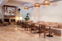 Posedenie v ubytovaní Brown Beach Chalkida Kosher Resort, a member of Brown Hotels