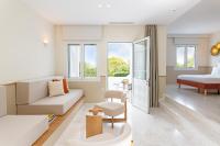 Posteľ alebo postele v izbe v ubytovaní Brown Beach Chalkida Kosher Resort, a member of Brown Hotels