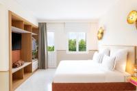 Posteľ alebo postele v izbe v ubytovaní Brown Beach Chalkida Kosher Resort, a member of Brown Hotels