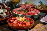 ホテルの敷地内または近くでの食事または食べ物