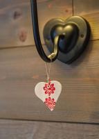 a heart shaped object hanging from a door handle at Chalet Bio Corti 6p. 3 ch proche pistes&#47;commerces in Champagny-en-Vanoise