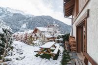 a picnic table in the snow next to a building at Chalet Bio Corti 6p. 3 ch proche pistes&#47;commerces in Champagny-en-Vanoise