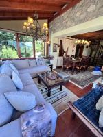 Posedenie v ubytovaní Livadi cozy villa