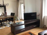 Telewizja i/lub zestaw kina domowego w obiekcie Appartement l'œil de Colmar