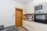 Kuchyňa alebo kuchynka v ubytovaní Apartment in Crikvenica with sea view, terrace, air conditioning, WiFi 3492-2