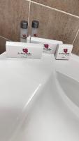 A bathroom at Le bougainvillea 2