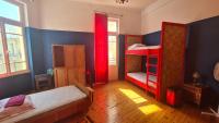 Posteľ alebo postele v izbe v ubytovaní Doukas Hostel Room