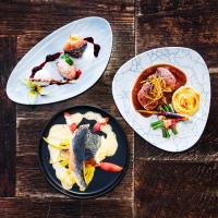 Jídlo v hotelu nebo okolí