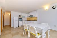 Kuchyňa alebo kuchynka v ubytovaní Apartments Antonella