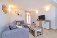 Televízia a/alebo spoločenská miestnosť v ubytovaní Apartments Antonella