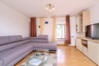 Televízia a/alebo spoločenská miestnosť v ubytovaní Apartments Antonella