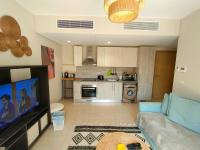 Kuchyň nebo kuchyňský kout v ubytování Mangroovy Gouna 1 BR apartment
