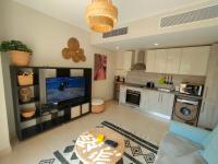 Kuchyň nebo kuchyňský kout v ubytování Mangroovy Gouna 1 BR apartment
