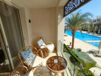 Bazén v ubytování Mangroovy Gouna 1 BR apartment nebo v jeho okolí