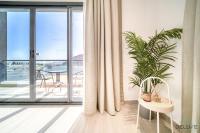 Balkón nebo terasa v ubytování Exclusive Deal! Luxury 4BR Villa on Al Dana Island by Deluxe Holiday Homes