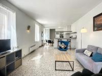 Kuchnia lub aneks kuchenny w obiekcie Appartement F3 avec Terrasse, Proche Centre et Thermes, Animaux Acceptés - Lamalou-les-Bains - FR-1-451-174
