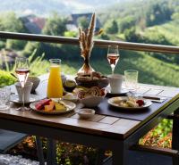 Jídlo v hotelu nebo okolí