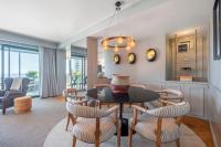 Posezení v ubytování Luxury Oceanfront at Reid's Gardens
