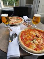 Jídlo v hotelu nebo okolí