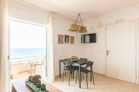 Televízia a/alebo spoločenská miestnosť v ubytovaní New Era Glyfada Apartments Menigos Resort Home 112