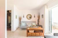 Posedenie v ubytovaní New Era Glyfada Apartments Menigos Resort Home 112
