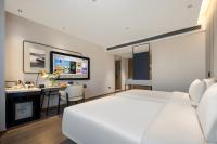 Atour Hotel Tianjin Zhongbei Haitai Industrial Parkにあるテレビまたはエンターテインメントセンター