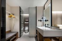 Atour Hotel Tianjin Zhongbei Haitai Industrial Parkにあるバスルーム