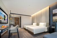 Atour Hotel Tianjin Zhongbei Haitai Industrial Parkにあるベッド