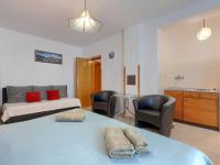 Posteľ alebo postele v izbe v ubytovaní Apartment Alba-3 by Interhome
