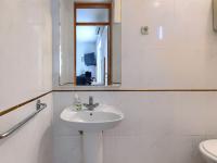 Kúpeľňa v ubytovaní Apartment Alba-3 by Interhome