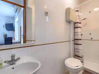 Kúpeľňa v ubytovaní Apartment Alba-3 by Interhome