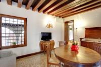Televízia a/alebo spoločenská miestnosť v ubytovaní Grimaldi Apartments Cannaregio
