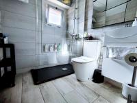 A bathroom at Getares Beach