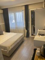 Postel nebo postele na pokoji v ubytování antik sofia hotel