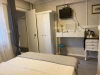 Postel nebo postele na pokoji v ubytování antik sofia hotel
