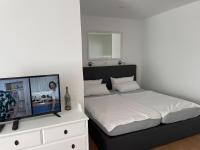 A bed or beds in a room at Apartamento con piscina climatizada y vista al mar