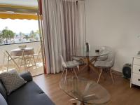 A seating area at Apartamento con piscina climatizada y vista al mar