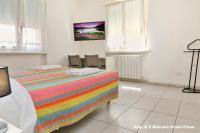 Televízia a/alebo spoločenská miestnosť v ubytovaní 3V Apartments Bardolino