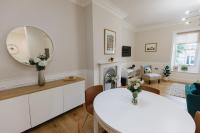 Posezení v ubytování SWALEDALE, OLD SCHOOL ROOMS - Luxury Apartment in Richmond, North Yorkshire